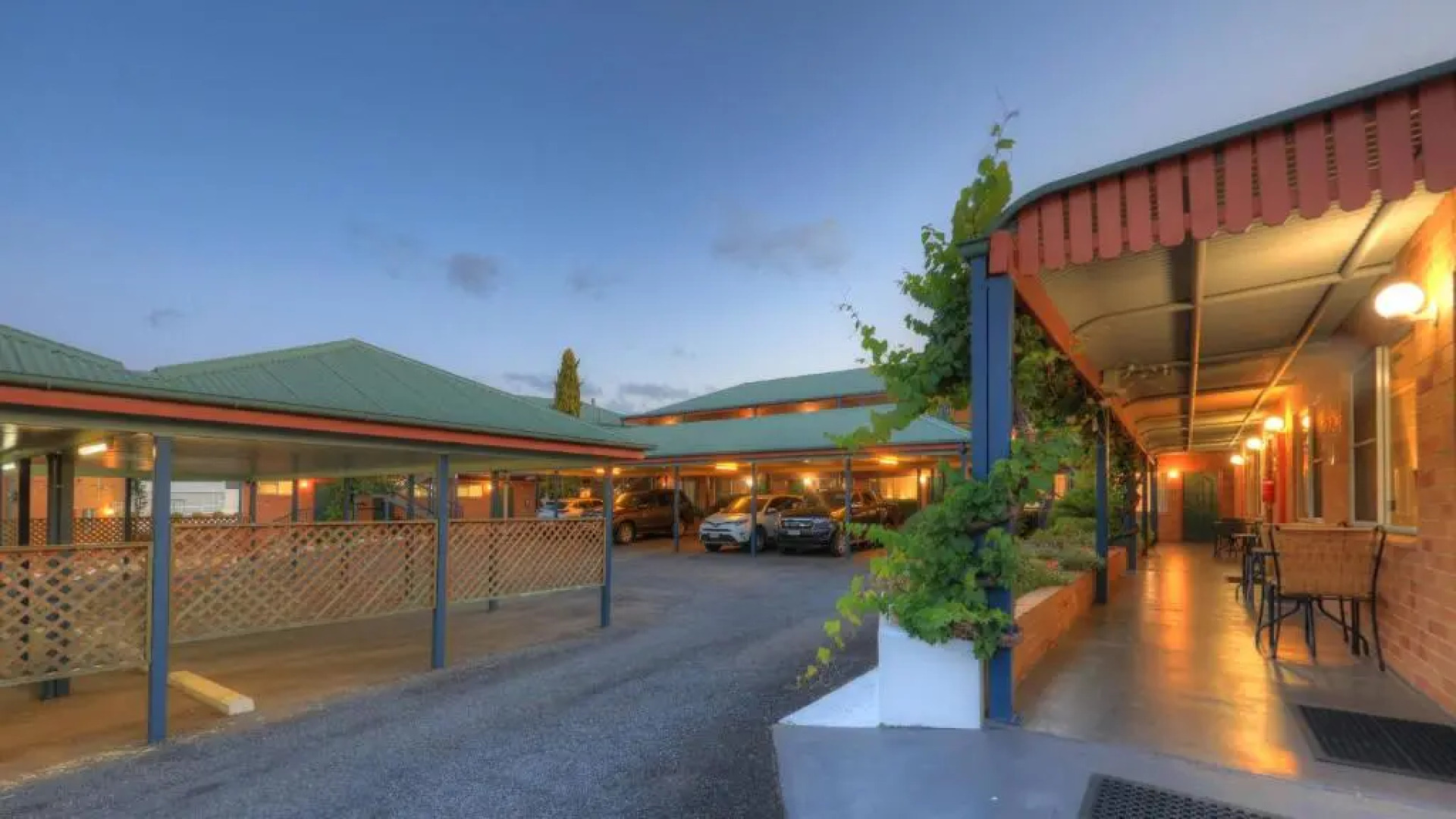 The Vines Motel and Cottages