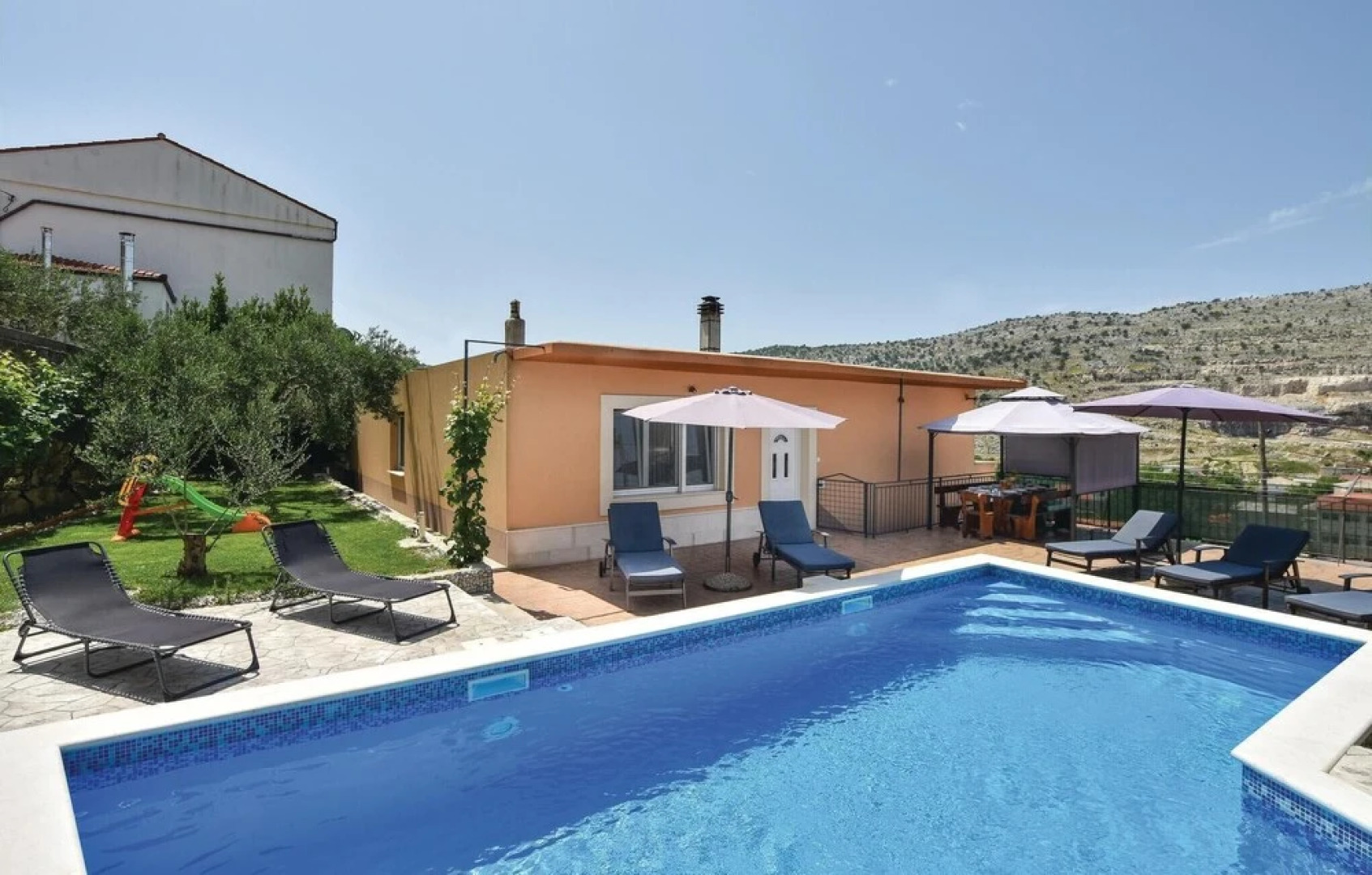 Stunning Home in Srinjine With Wifi and 4 Bedrooms