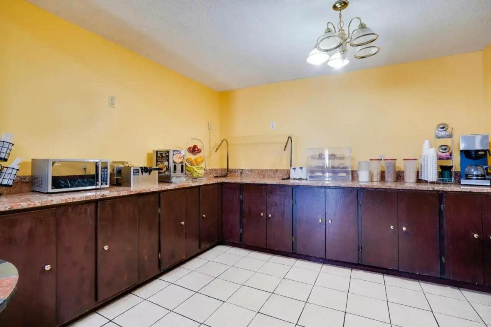 Days Inn Fayetteville/Wade-North of Ft Bragg I-95/Exit 58