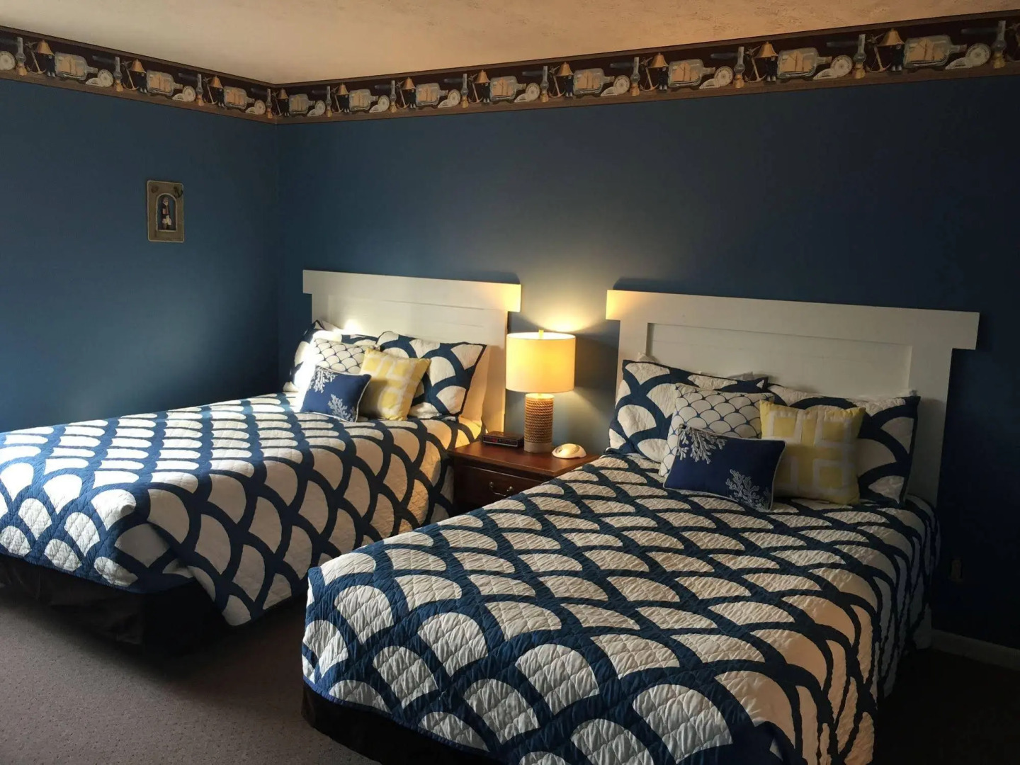 Empire Lakeshore Inn