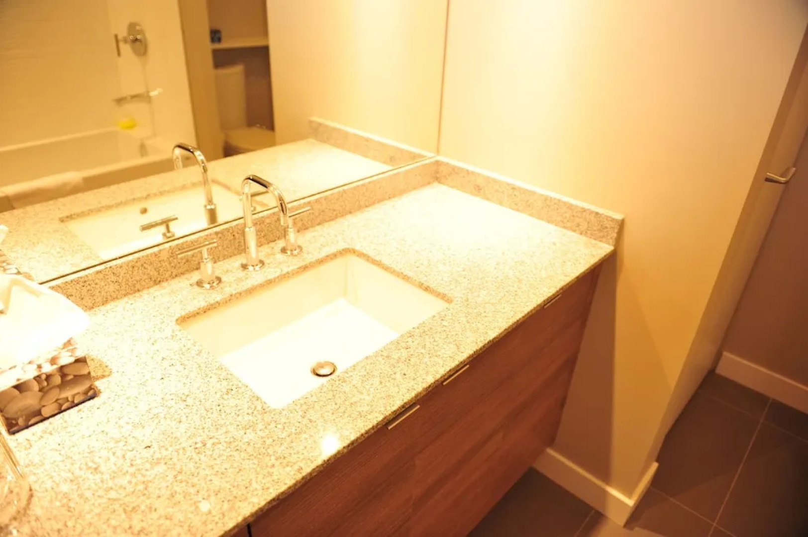 Brand New 1bdr 1den Condo in Vancouver