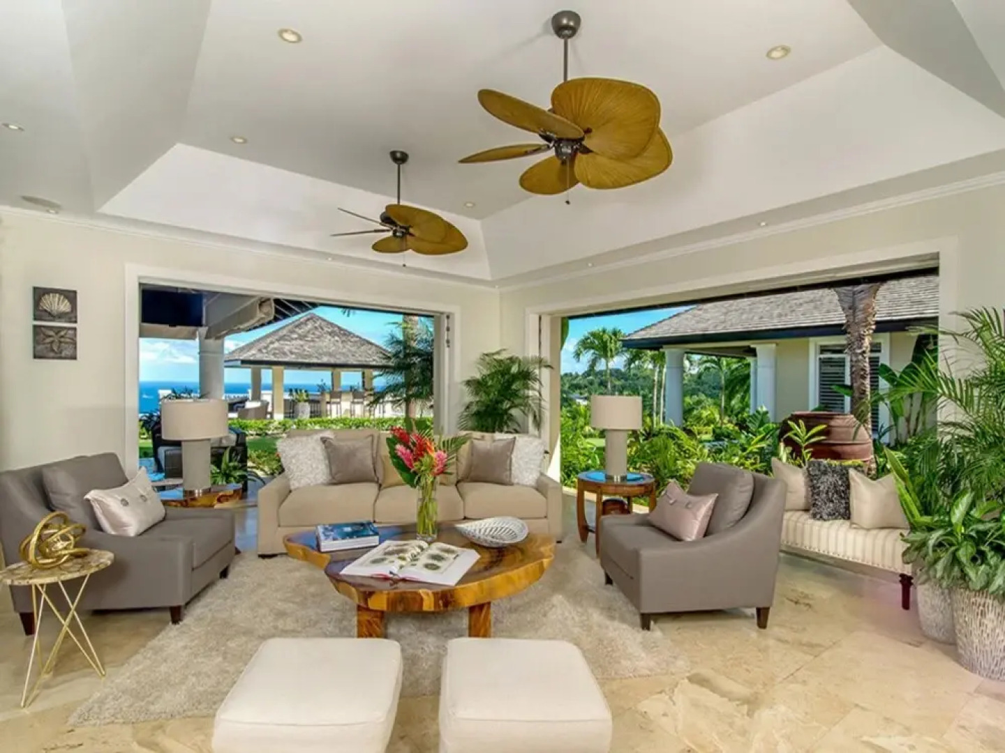 Sunny Vacation Villa 18