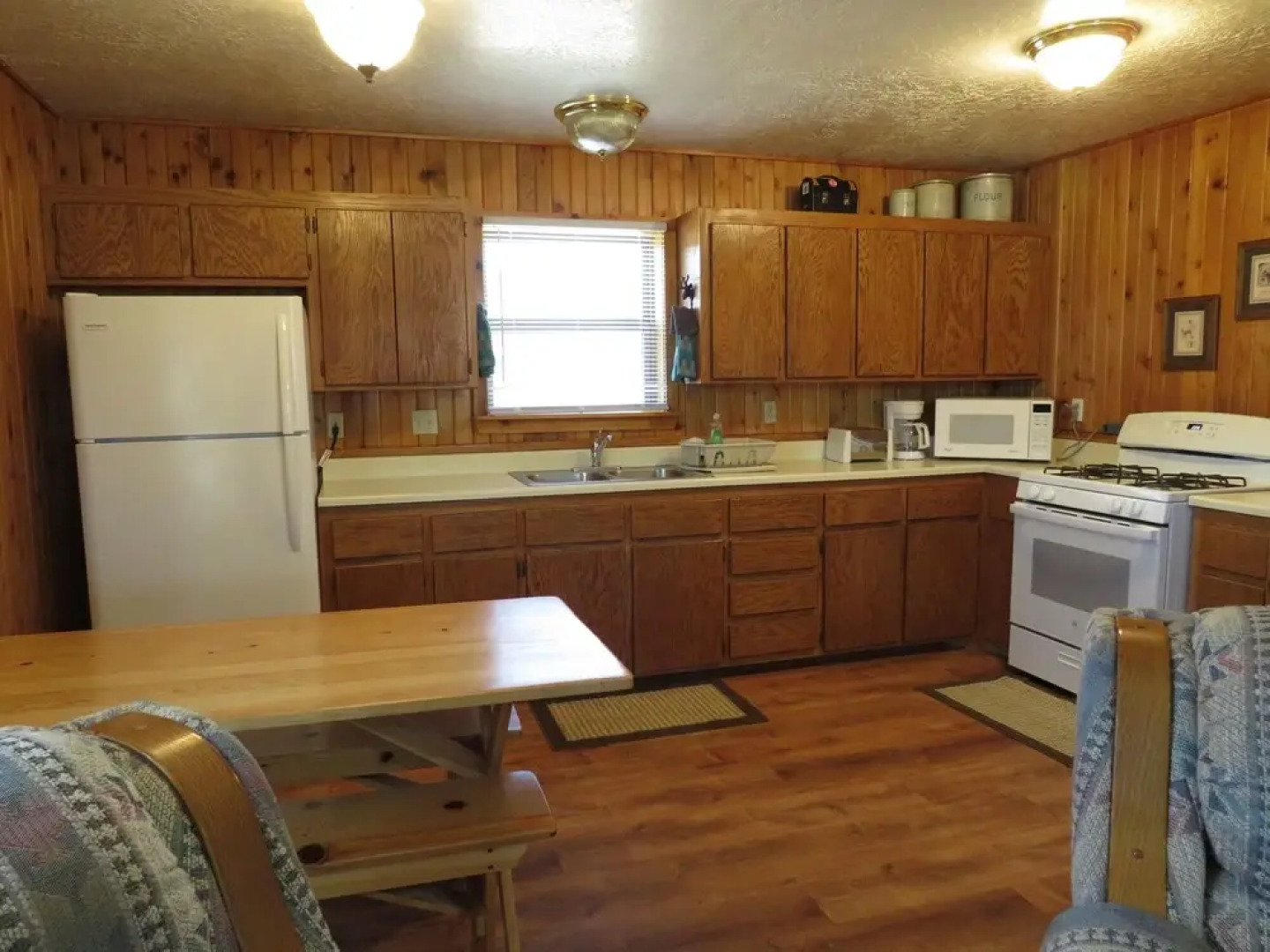 Eagle Nest Cabins & Marina