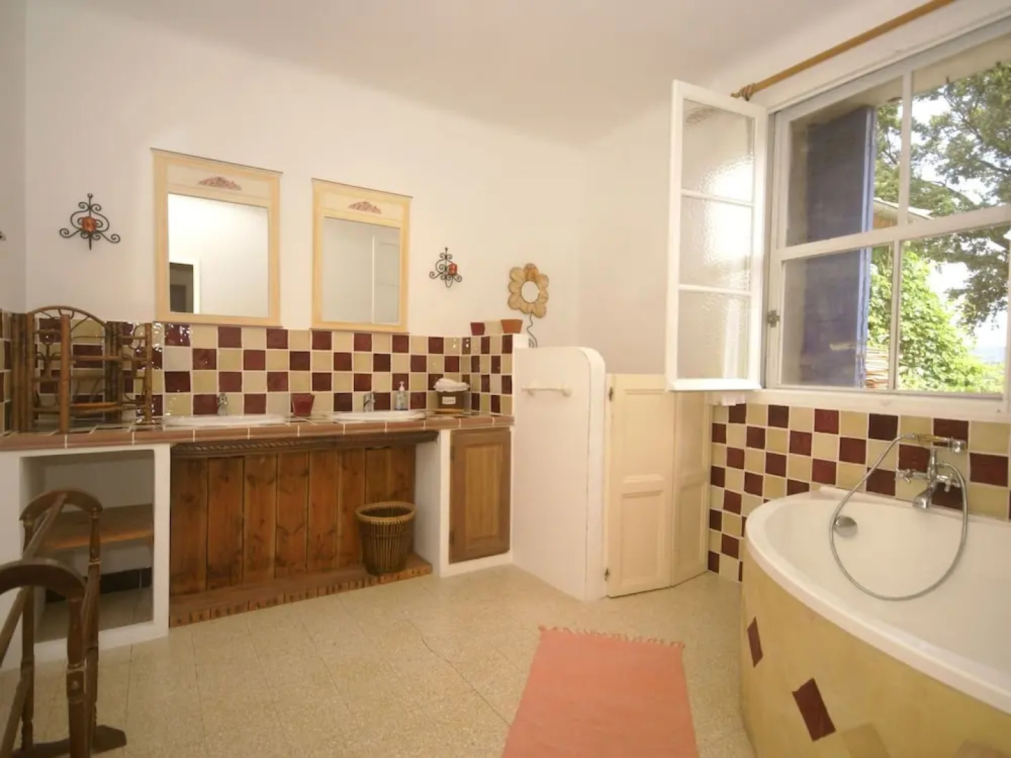 Luxurious Holiday Home with Pool in Pertuis France