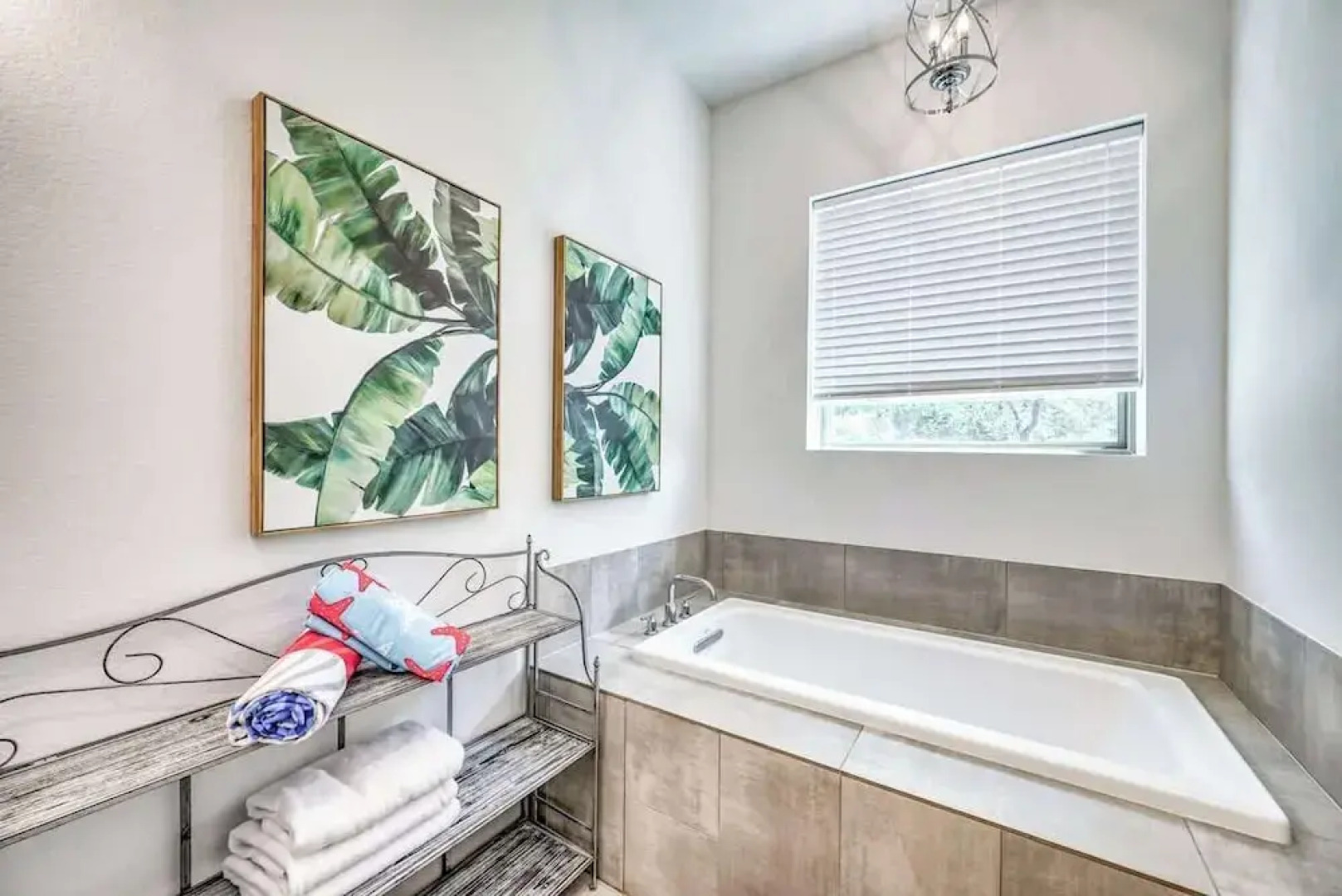 Upscale 5BR Home on Lake Travis/hottub/lake Views