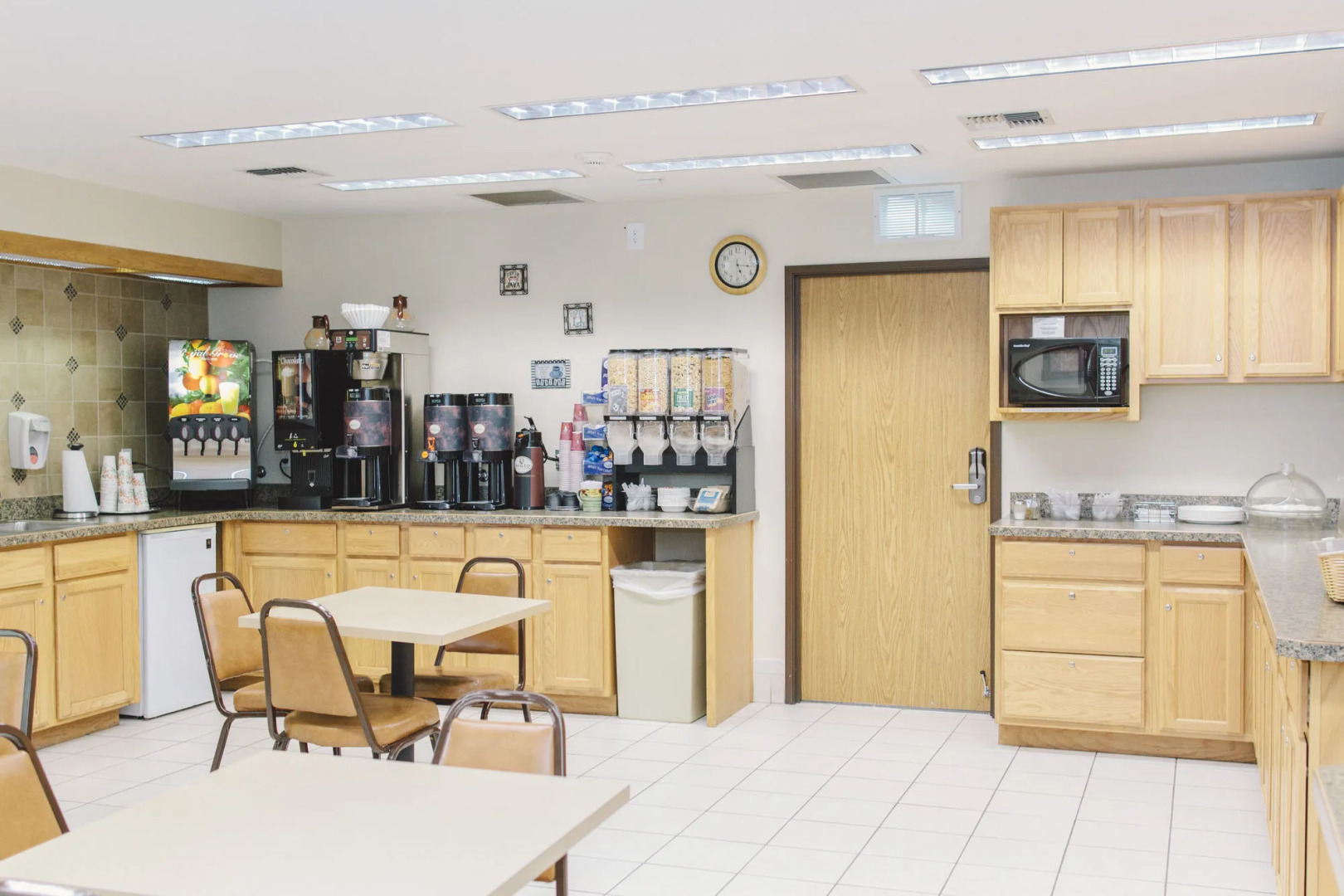 Lavissh Inn & Suites