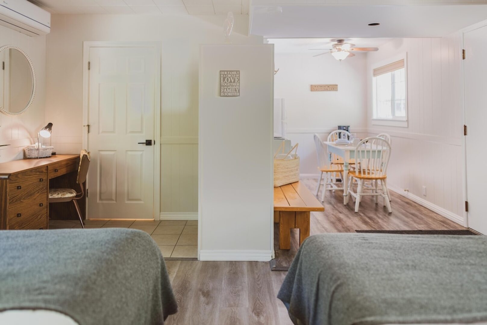 Barefoot Villas Room 1 Redwood