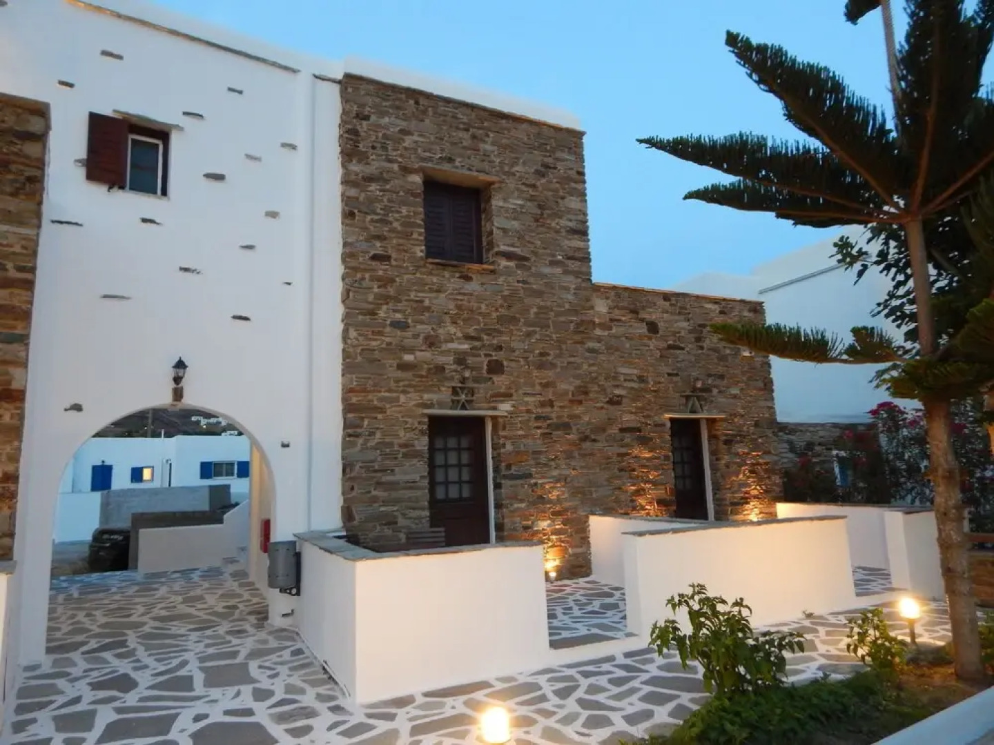Tinos Suites & Apartments