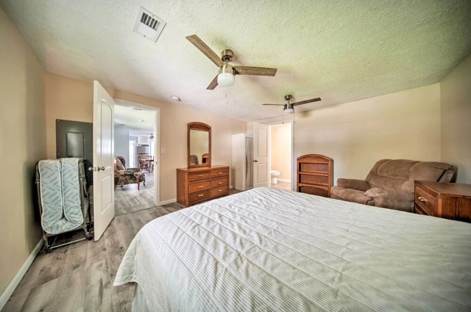 Spacious Geneva House < .5 Mi to The Strip!