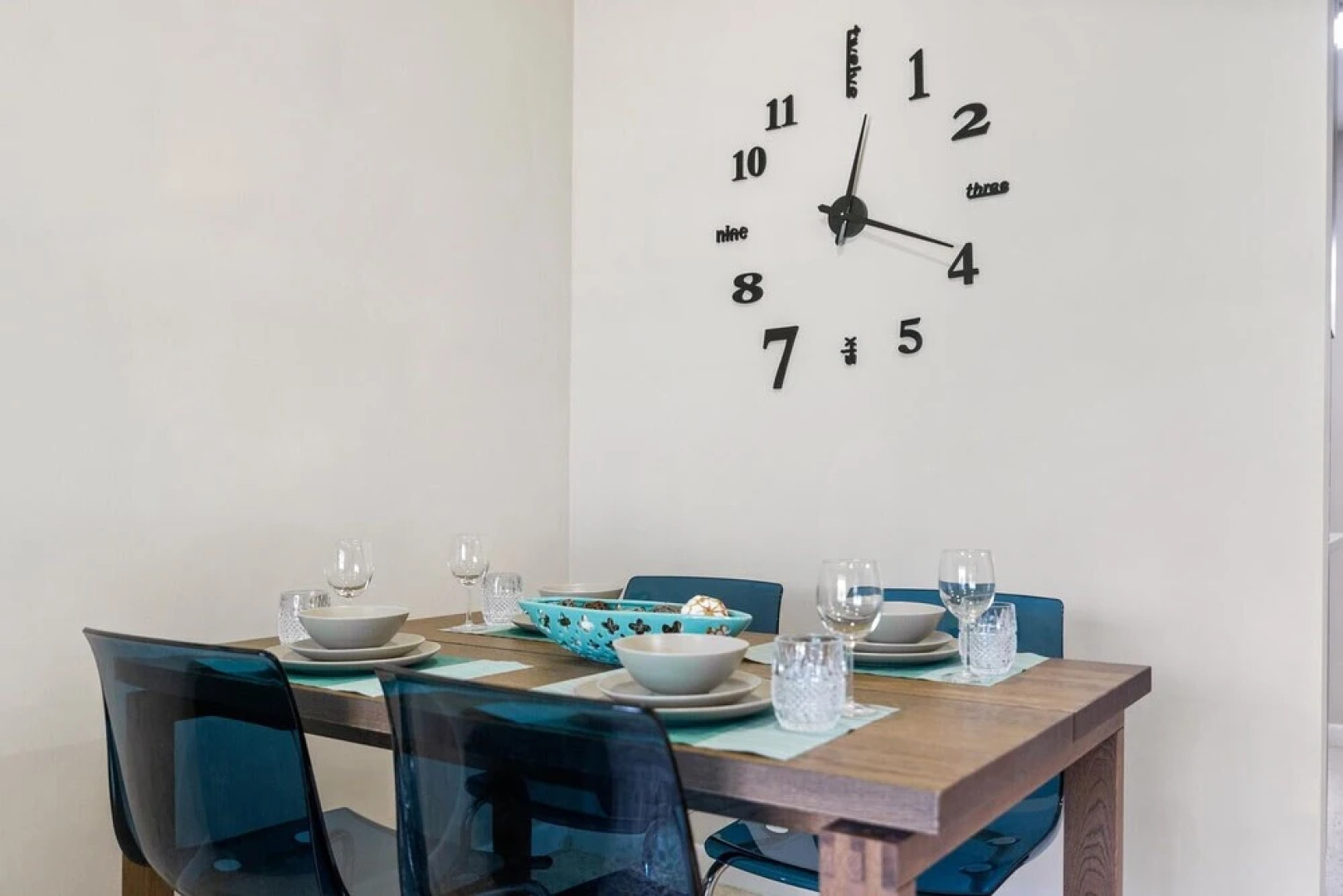 King /Queen Bed Mins from beach. Perfect get-away!