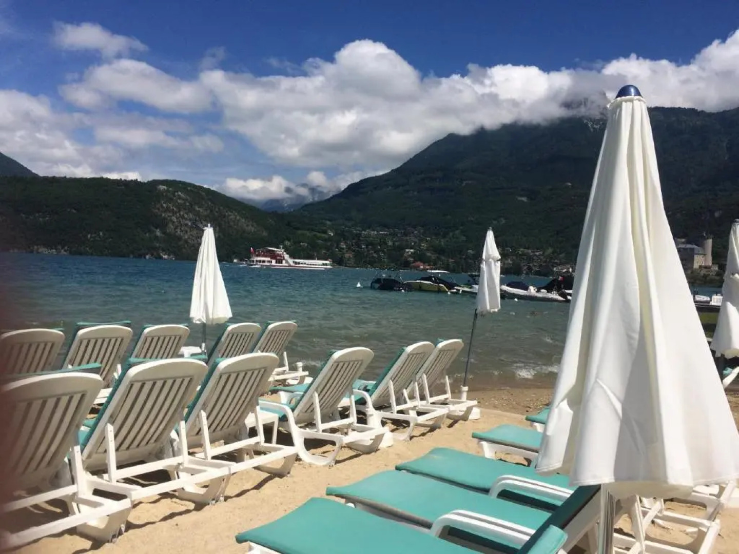 la baie des voiles ,vue lac d'Annecy ,plage privée