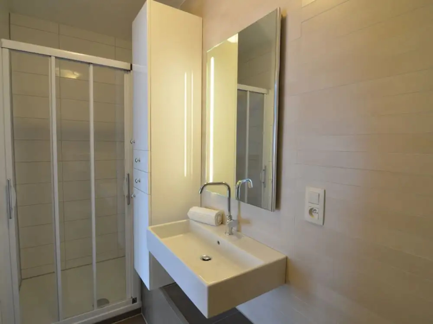 Charming Holiday Home with Hot Tub in Bree