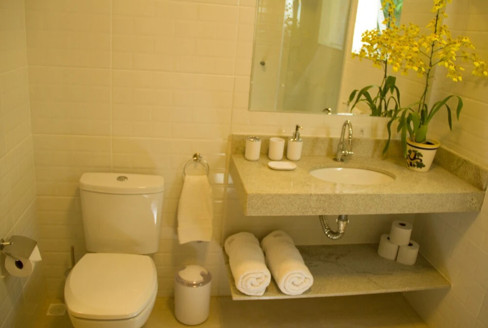 Pereque - Acu Aparts