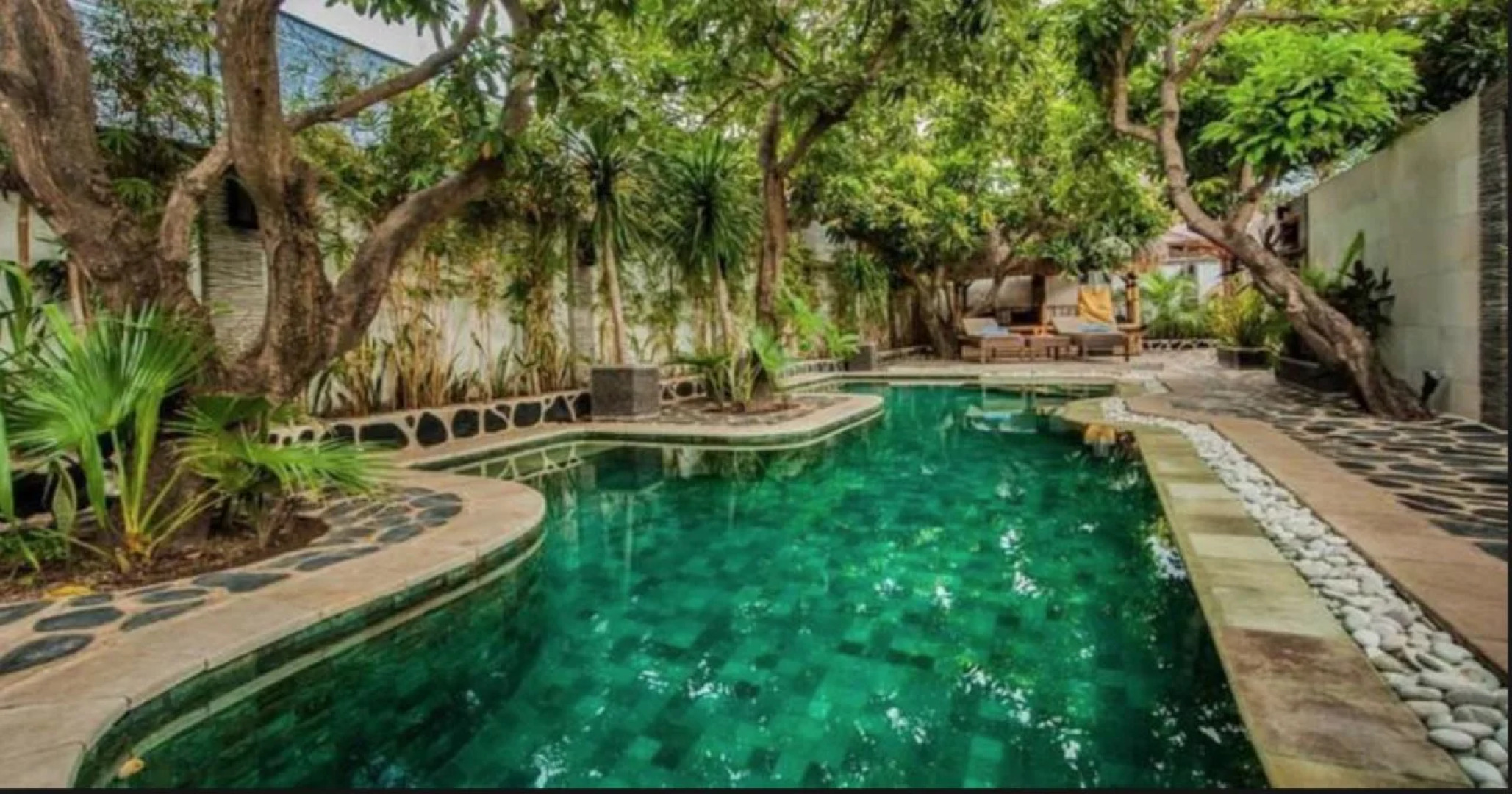 Scallywags Mango Motel