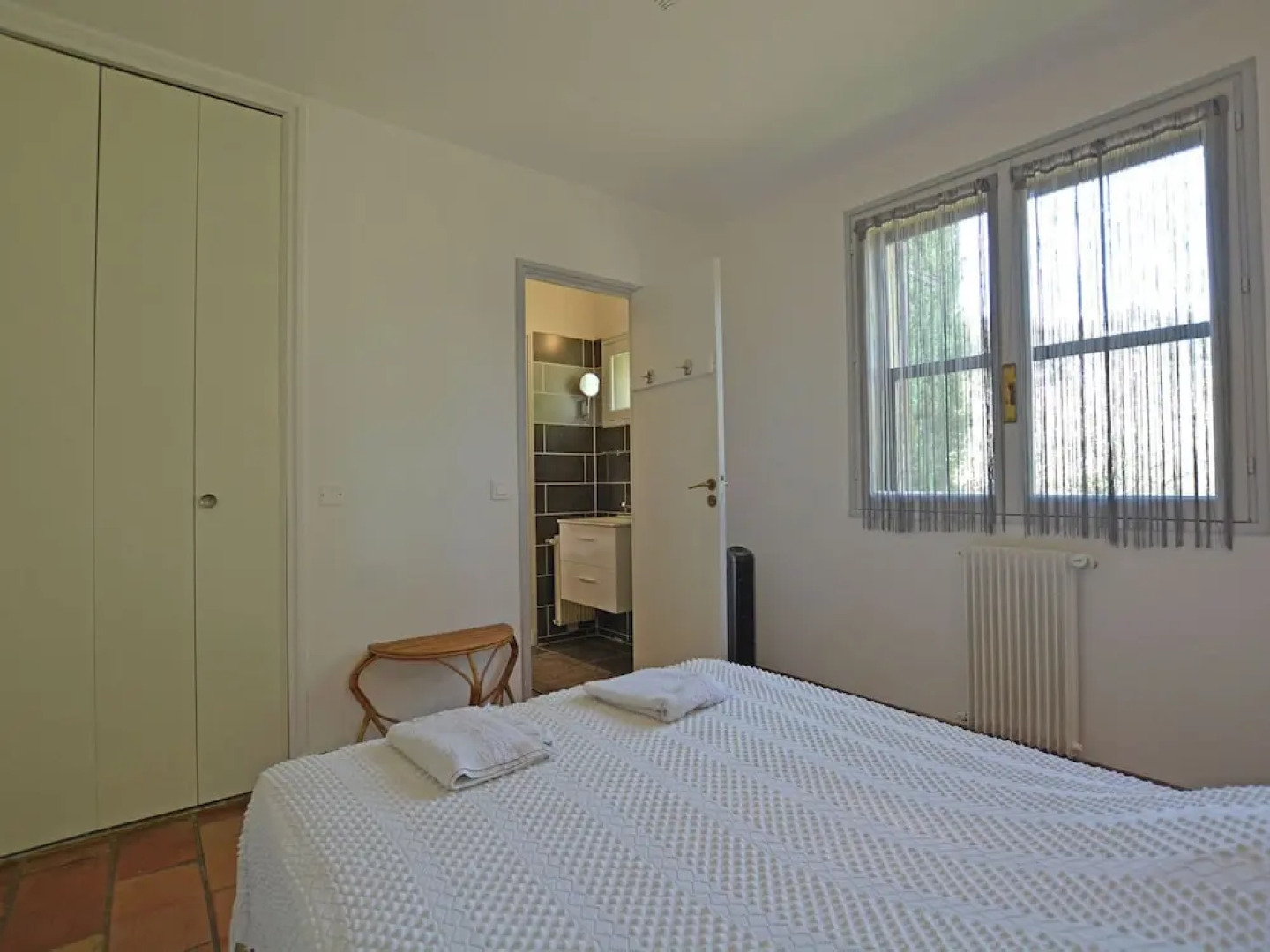 Cushy Villa in Vergèze With Fenced Garden, Terrace, Barbecue