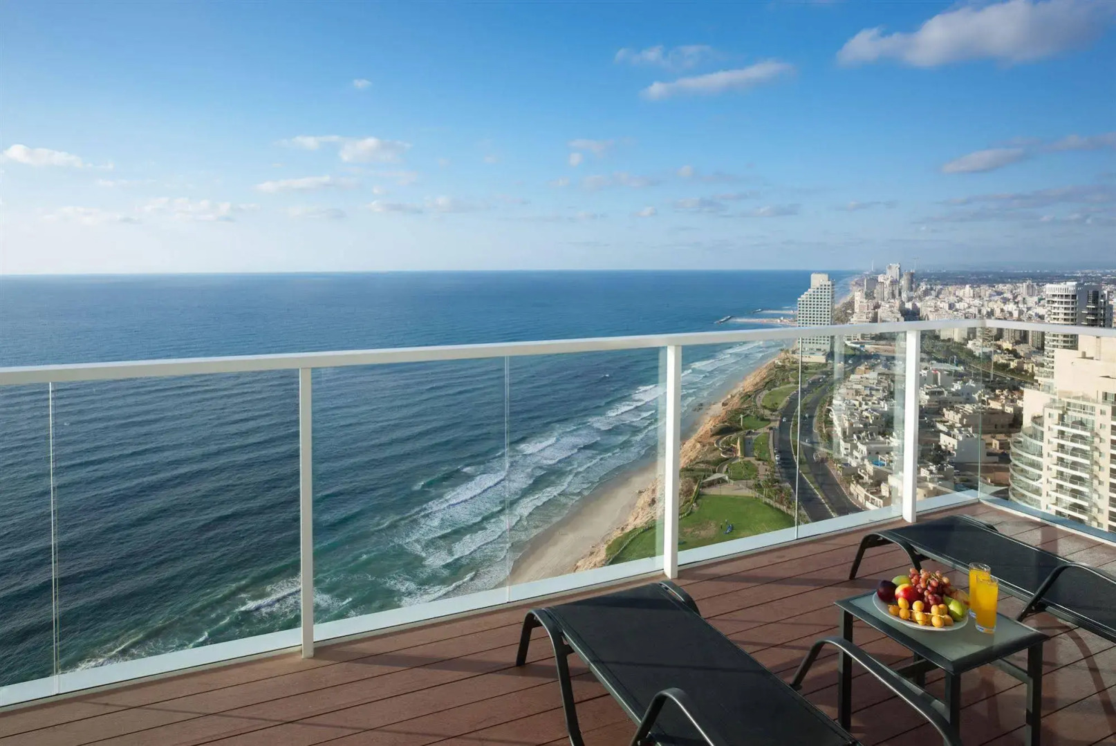 Island Luxurious Suites Hotel