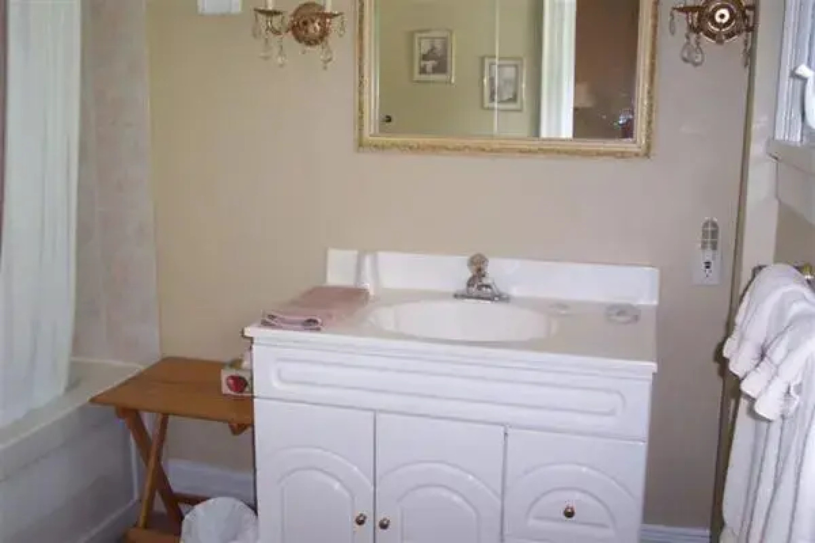 Bernard Gray Hall Bed and Breakfast