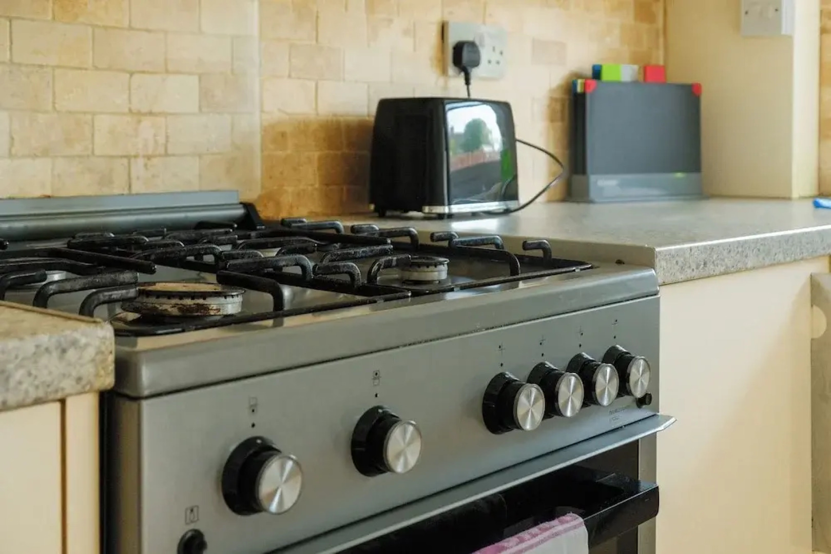 Register House - 4 bed 1 bath