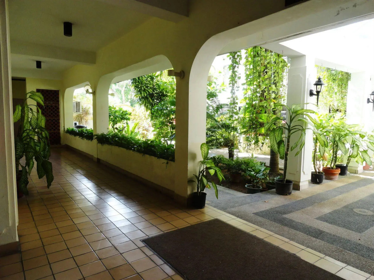 Summer Holiday Hotel