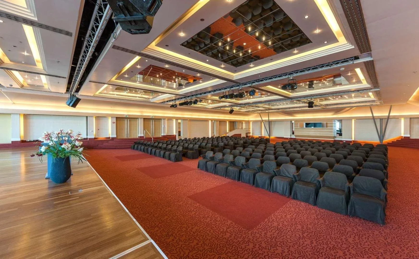 Tru by Hilton Louisville East