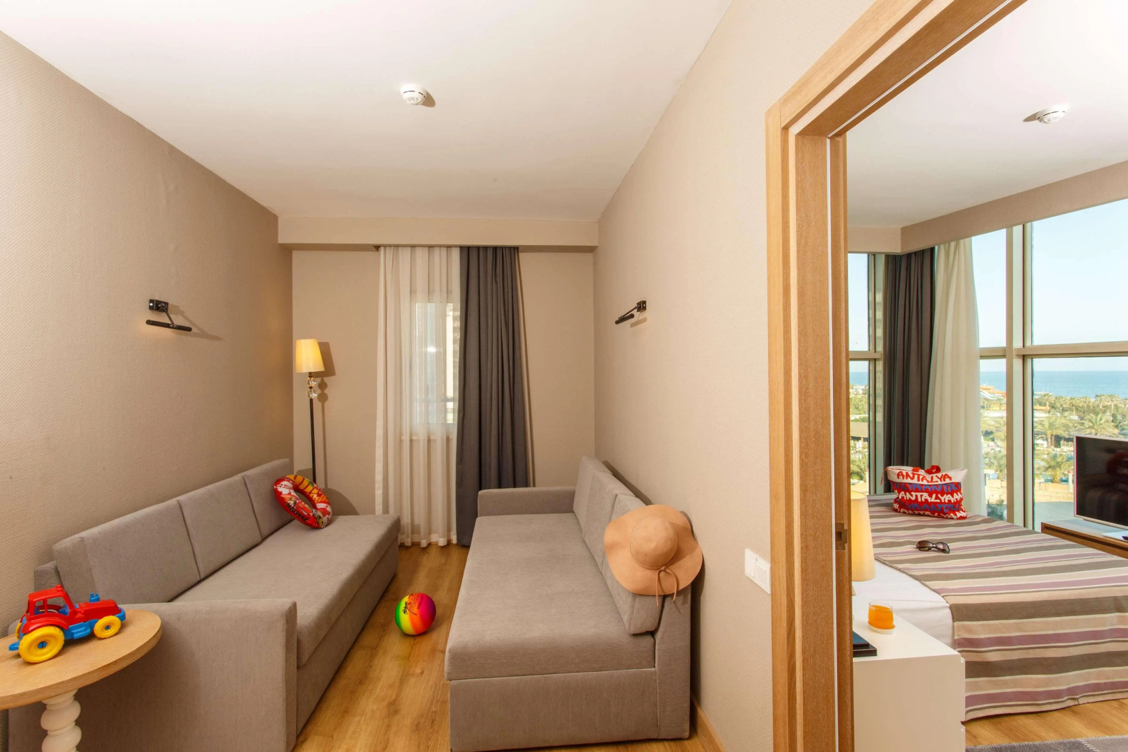 Sherwood Exclusive Lara