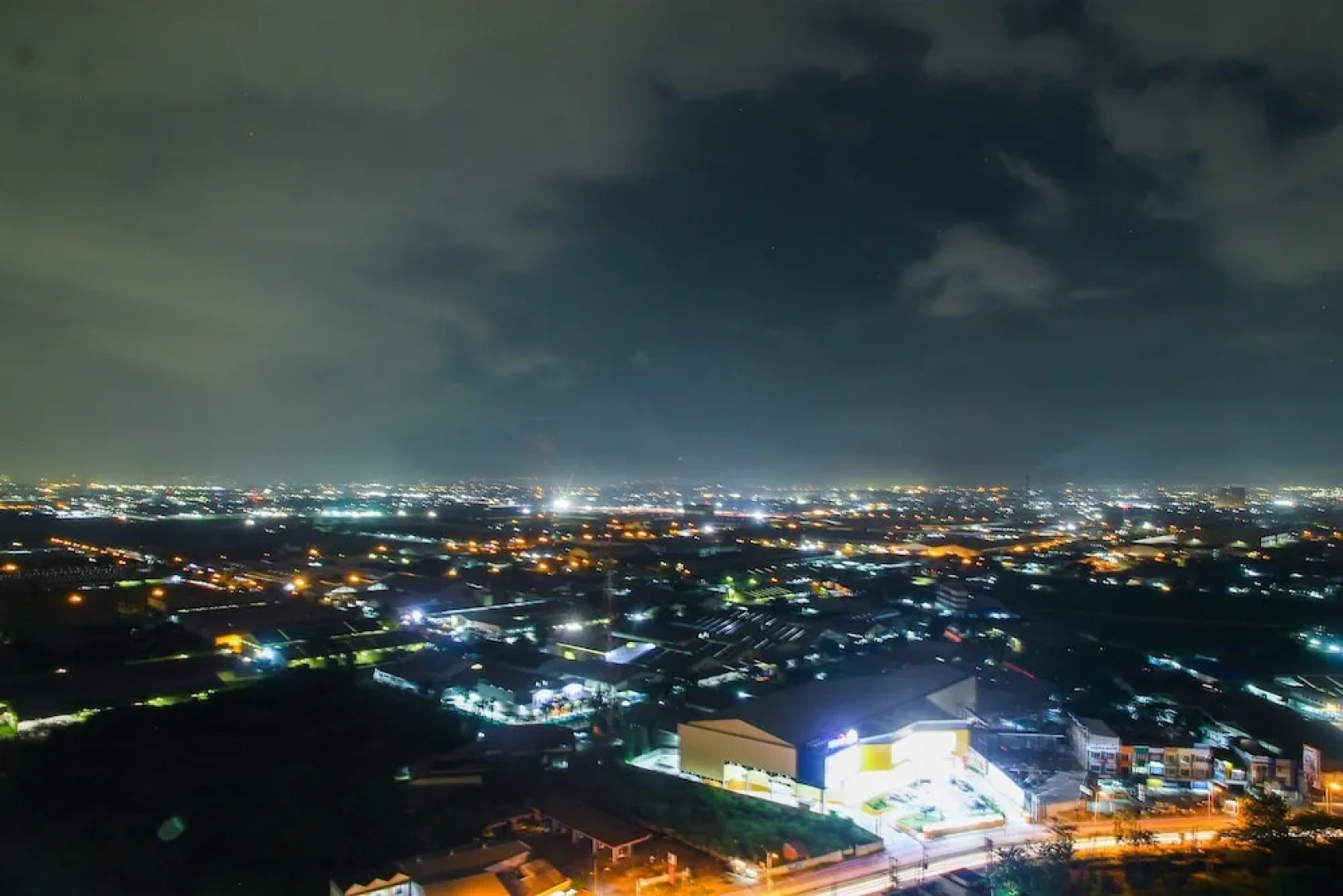 Luxury 1BR with Study Room The Oasis Apartment