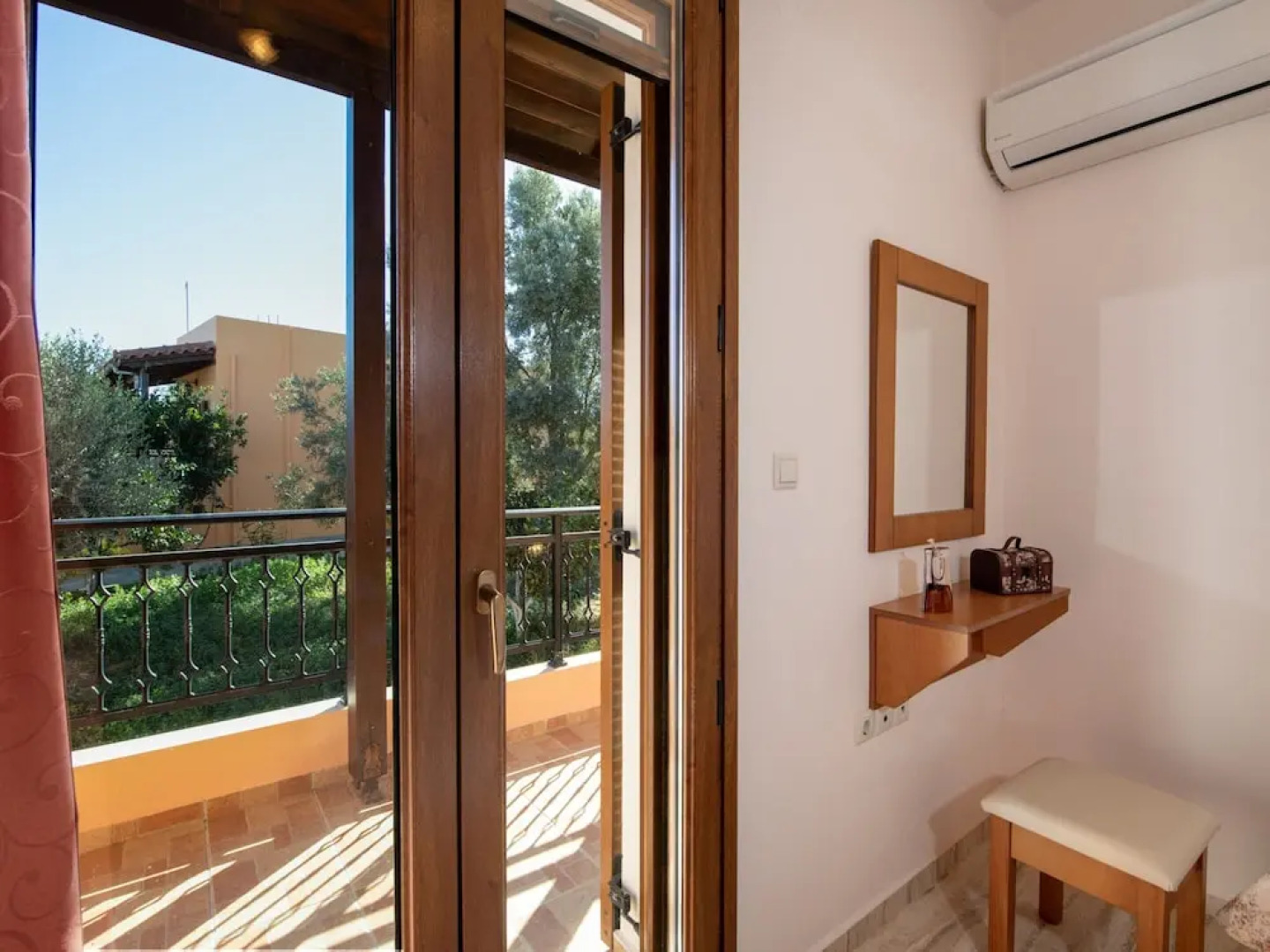 Modern Holiday Home in Sfakaki