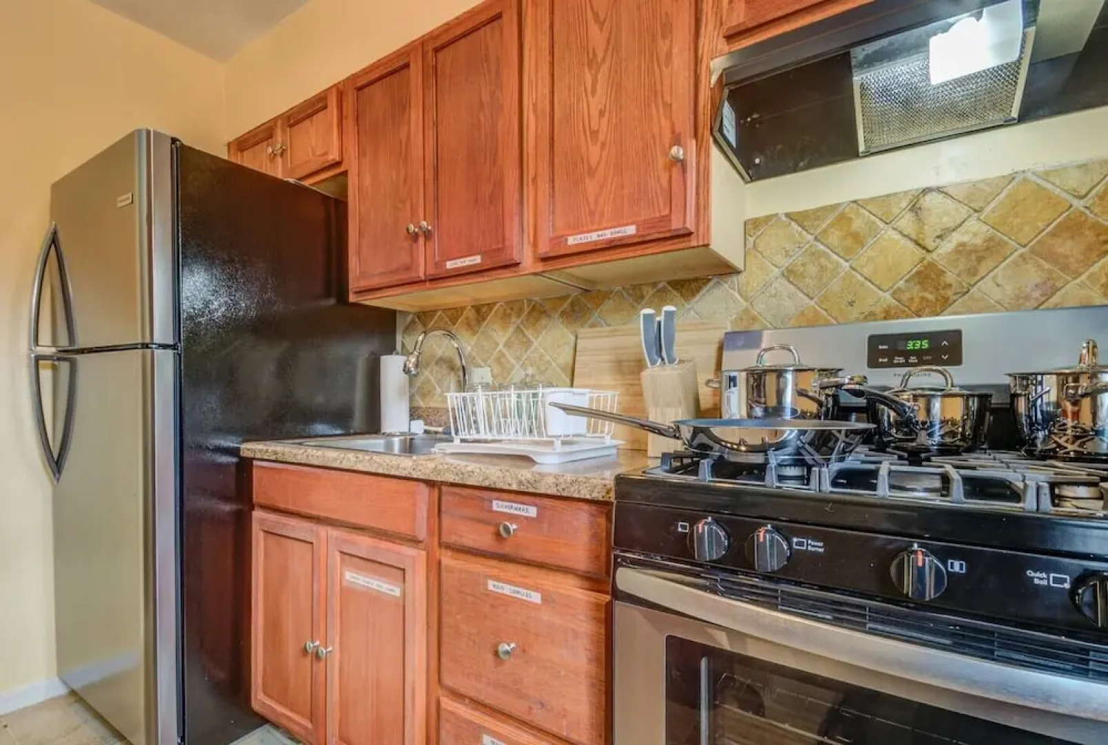 Modern Townhouse w/ Pool Table by Cozysuites