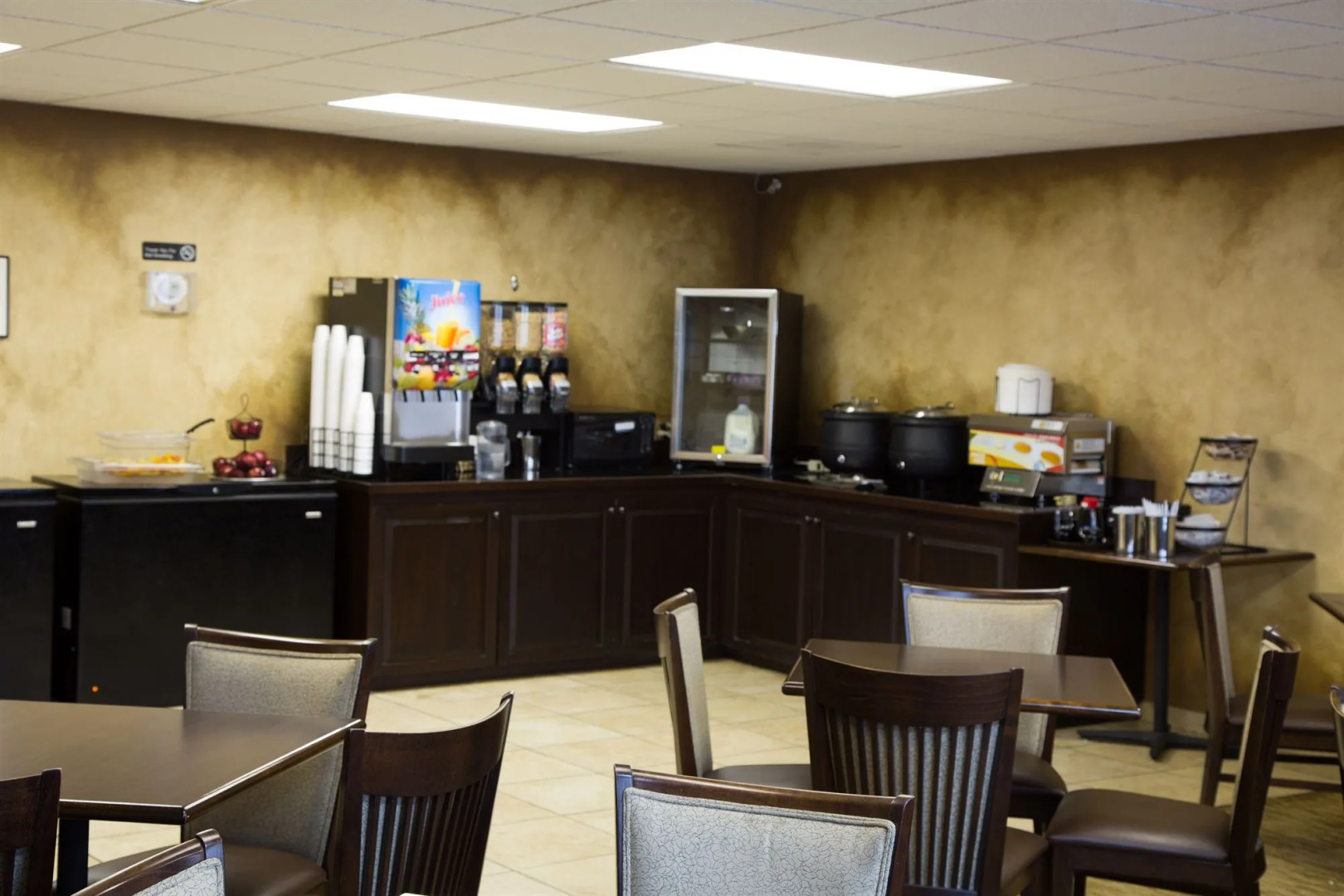 Angel Inn Near IMAX, a Travelodge by Wyndham