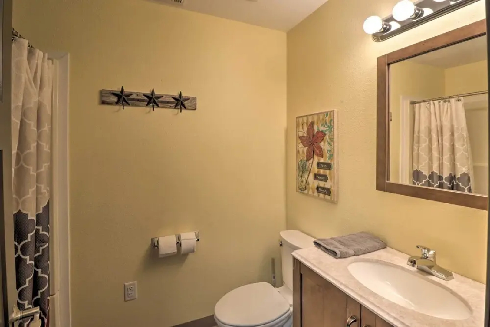 Roomy Multi-family Retreat in Dtwn Mountain Home!