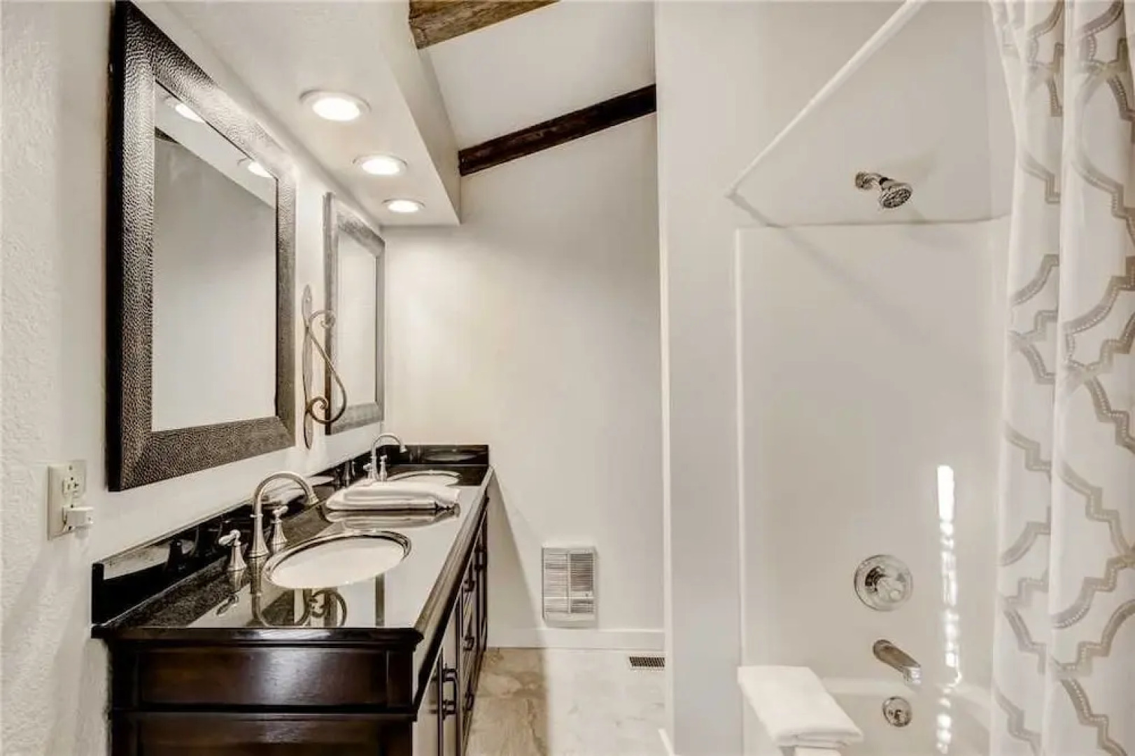 Alto Lakes - Four Bedroom Cabin with Hot Tub