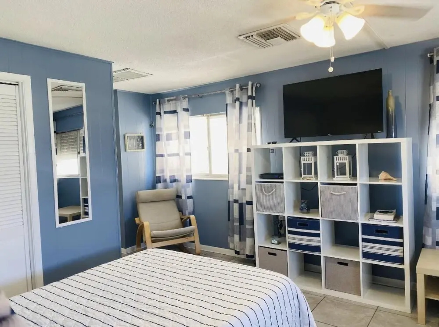 Studio With Full bed Near the Beach!!