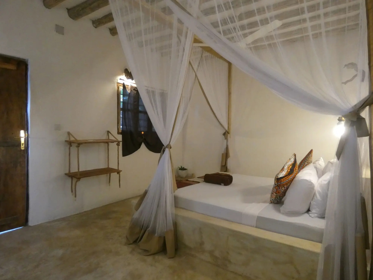 Bahari Pizza Restaurant and Bungalows