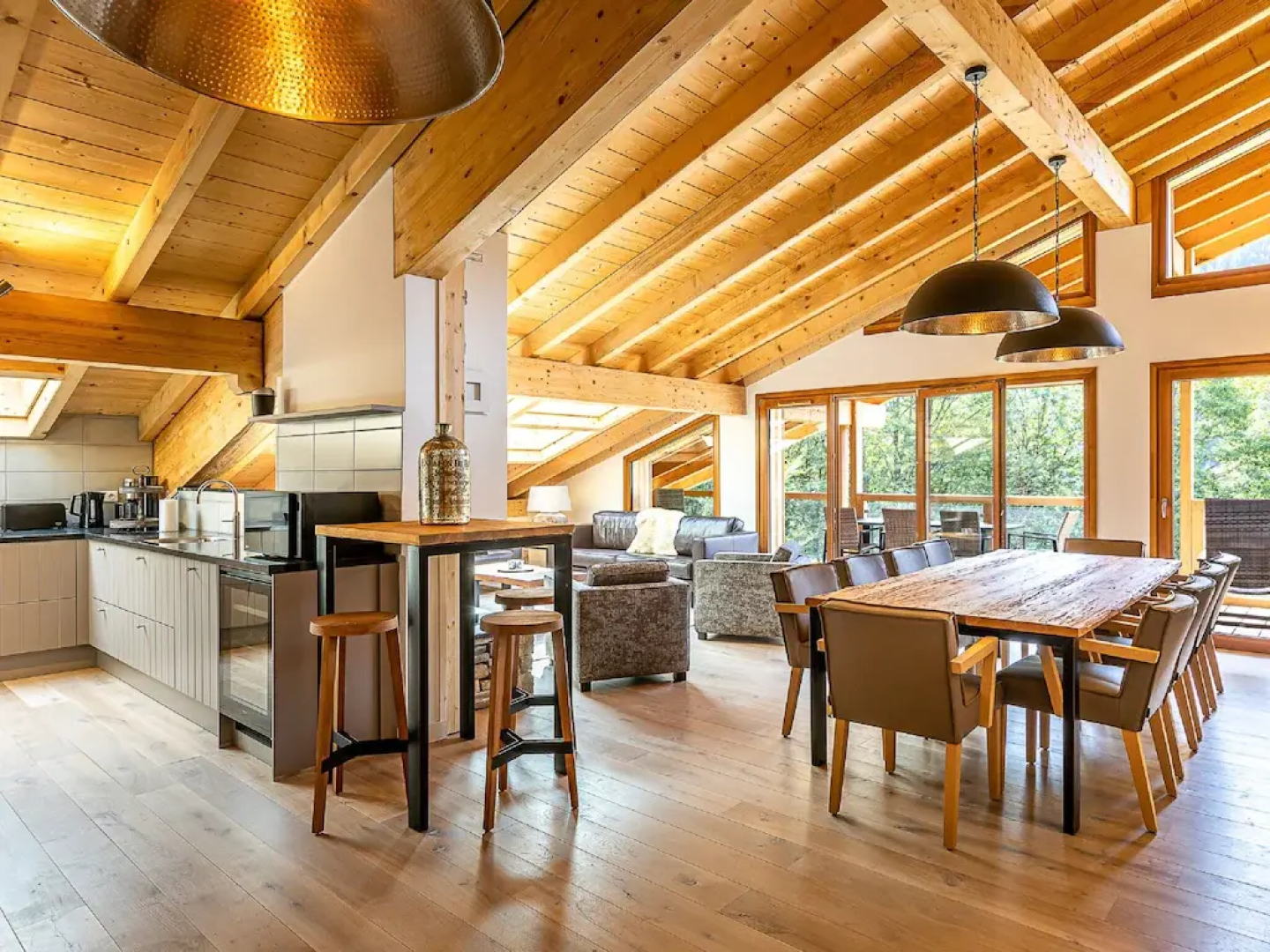 Penthouse with private sauna and wine climate cabinet