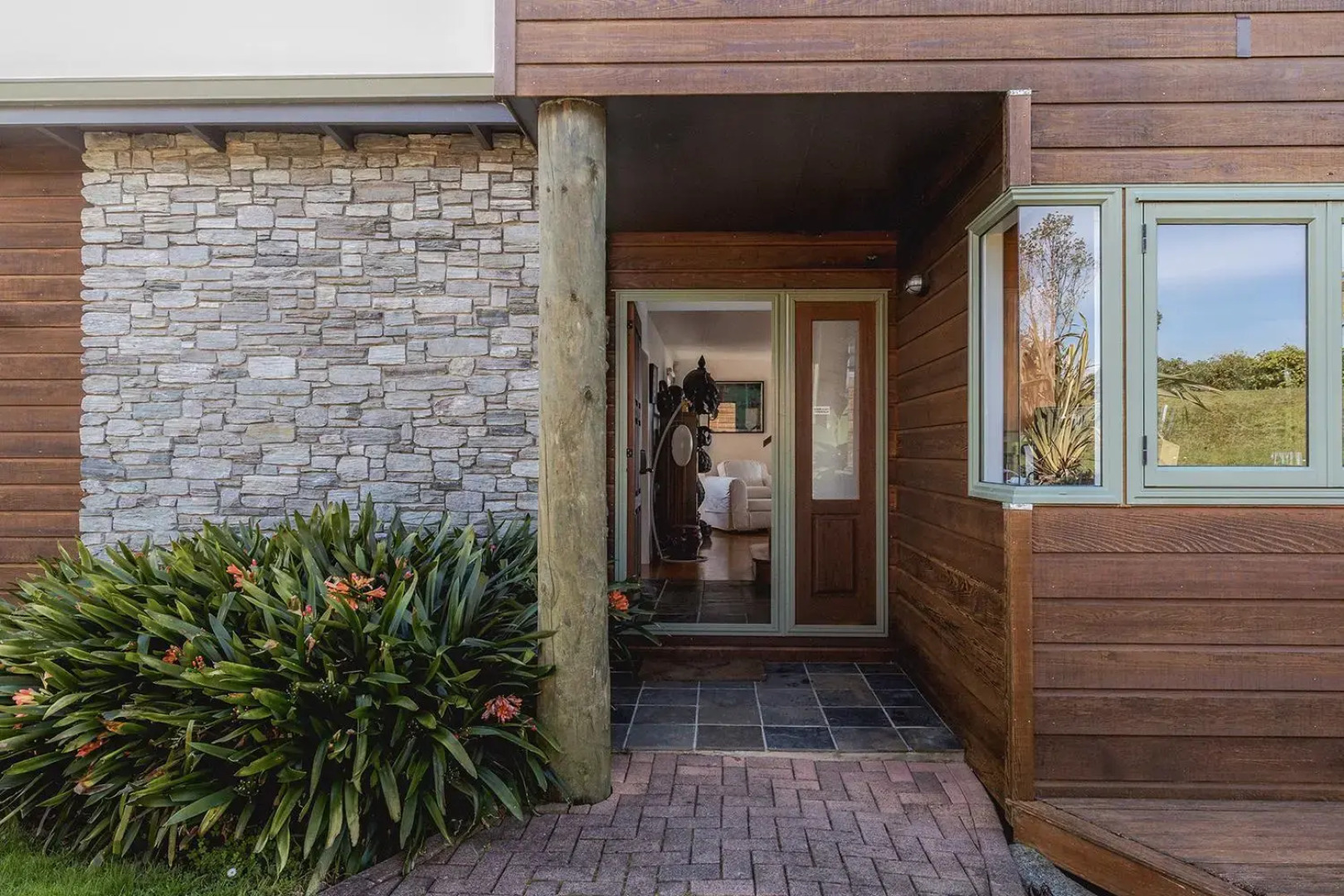 Seaview Sojourn - Waiheke Escapes