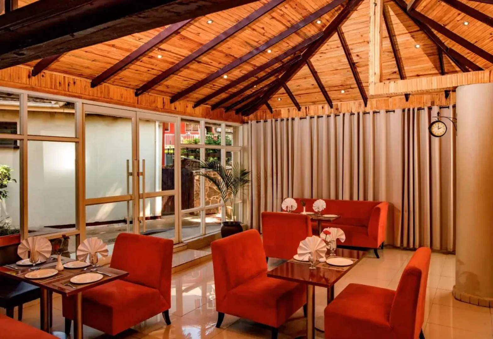 Serendib Suites & Conference Center