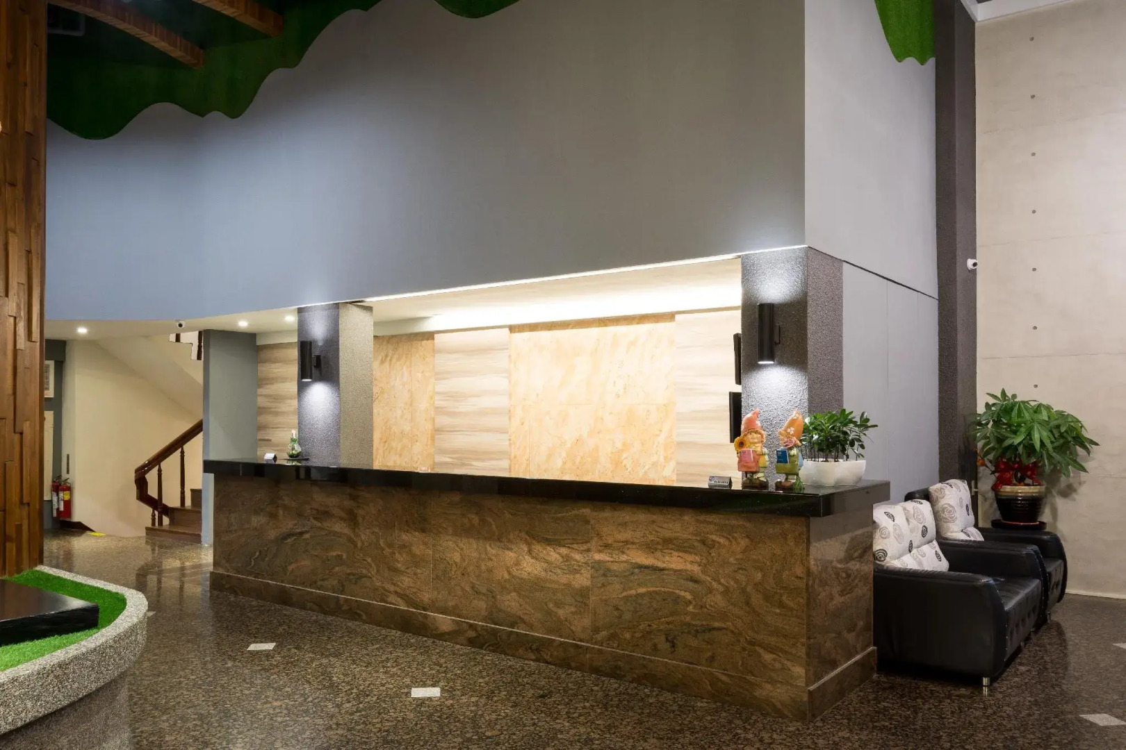 Yadi Hotel