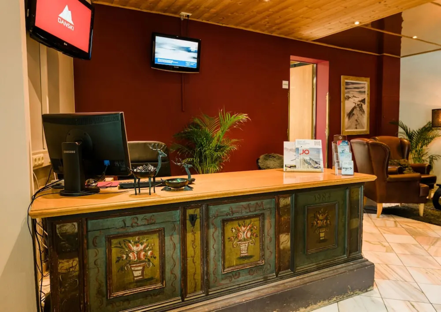 Hotel Rothirsch by Skinetworks