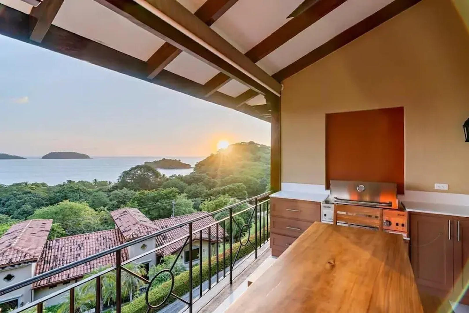 Stylish Villa with Brand-New Furniture, Panoramic Ocean Views, and Infinity Swimming Pool & Hot Tub