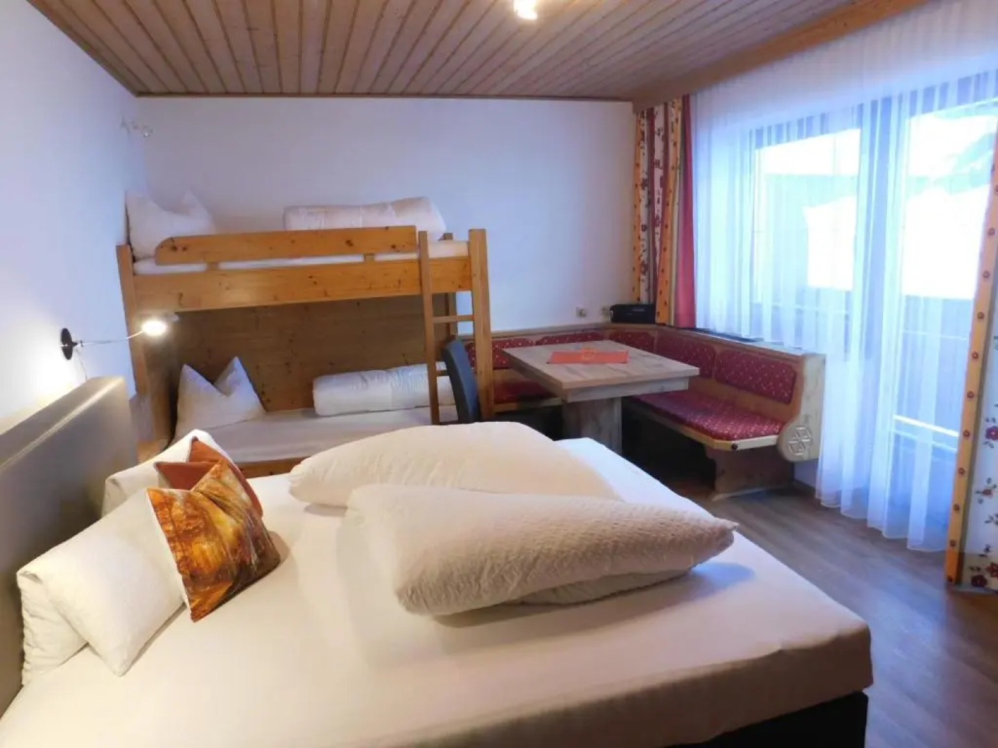 Ferienwohnungen Pension Prünster