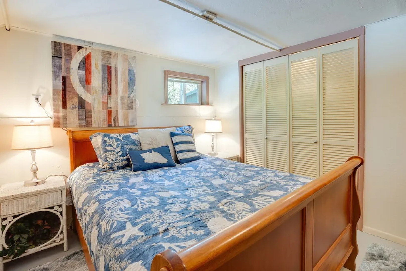Waterfront Coos Bay Retreat w/ Kayaks!