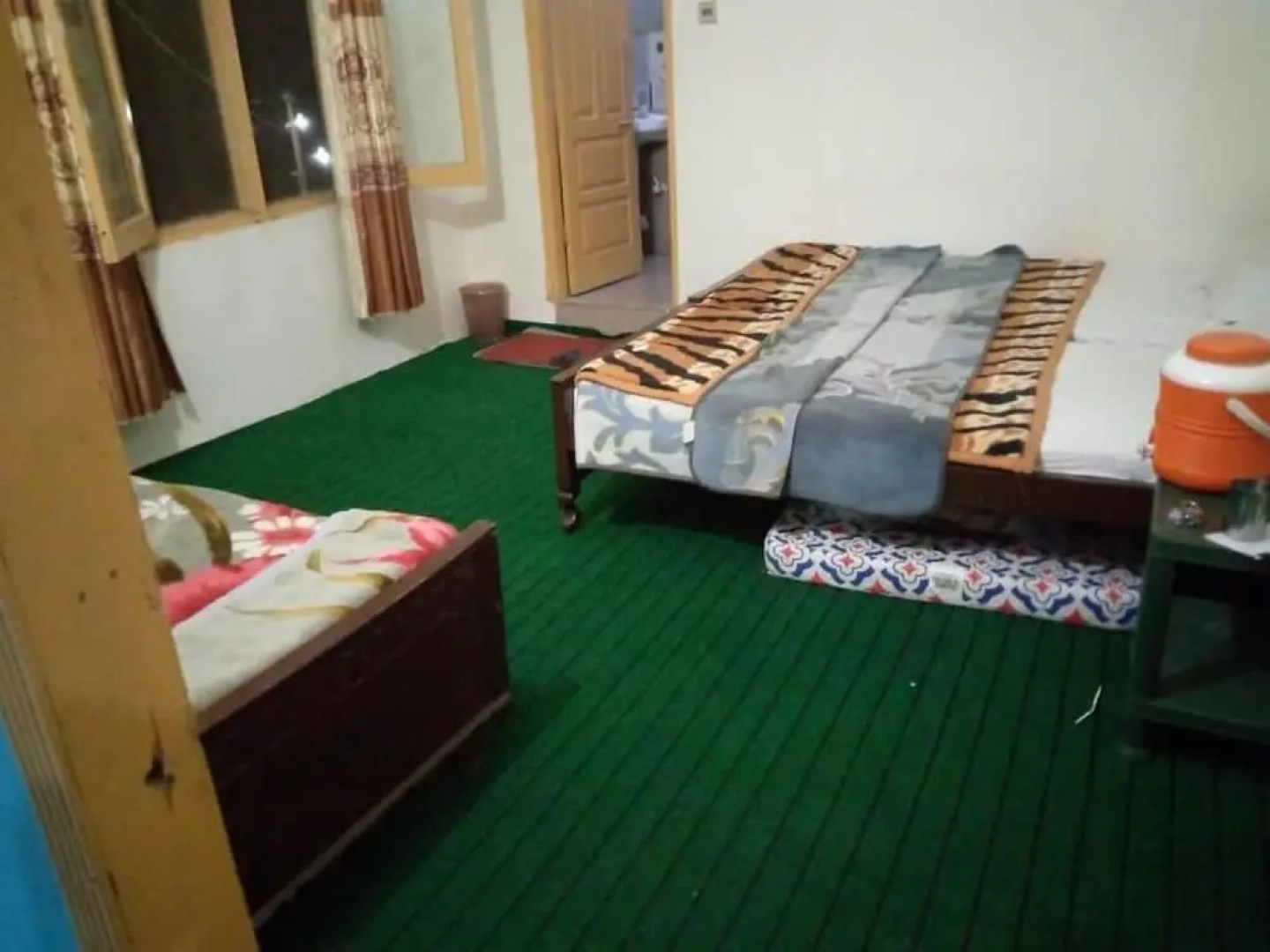 Zahoor Hotel And Restaurant