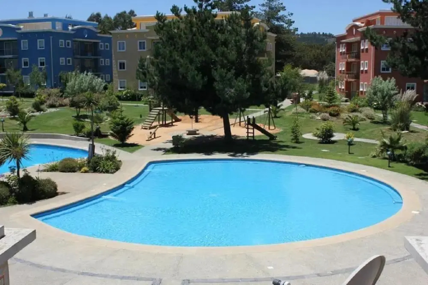 Espacioso departamento con piscina