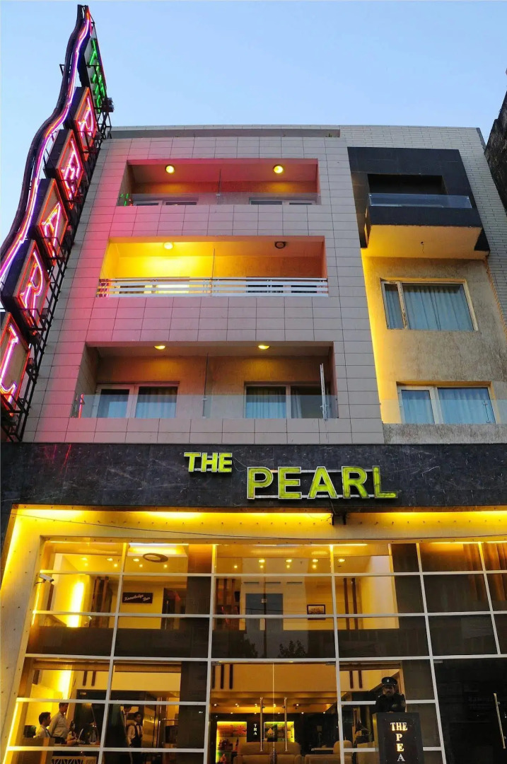 Hotel The Pearl - Newly Renovated in City Centre