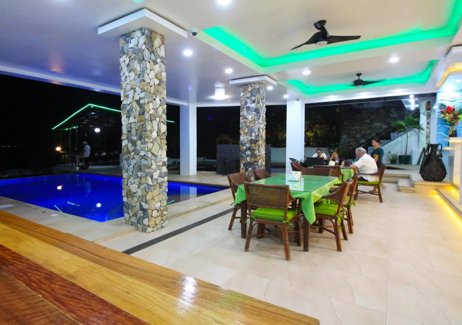 Manarra Seaview Resort