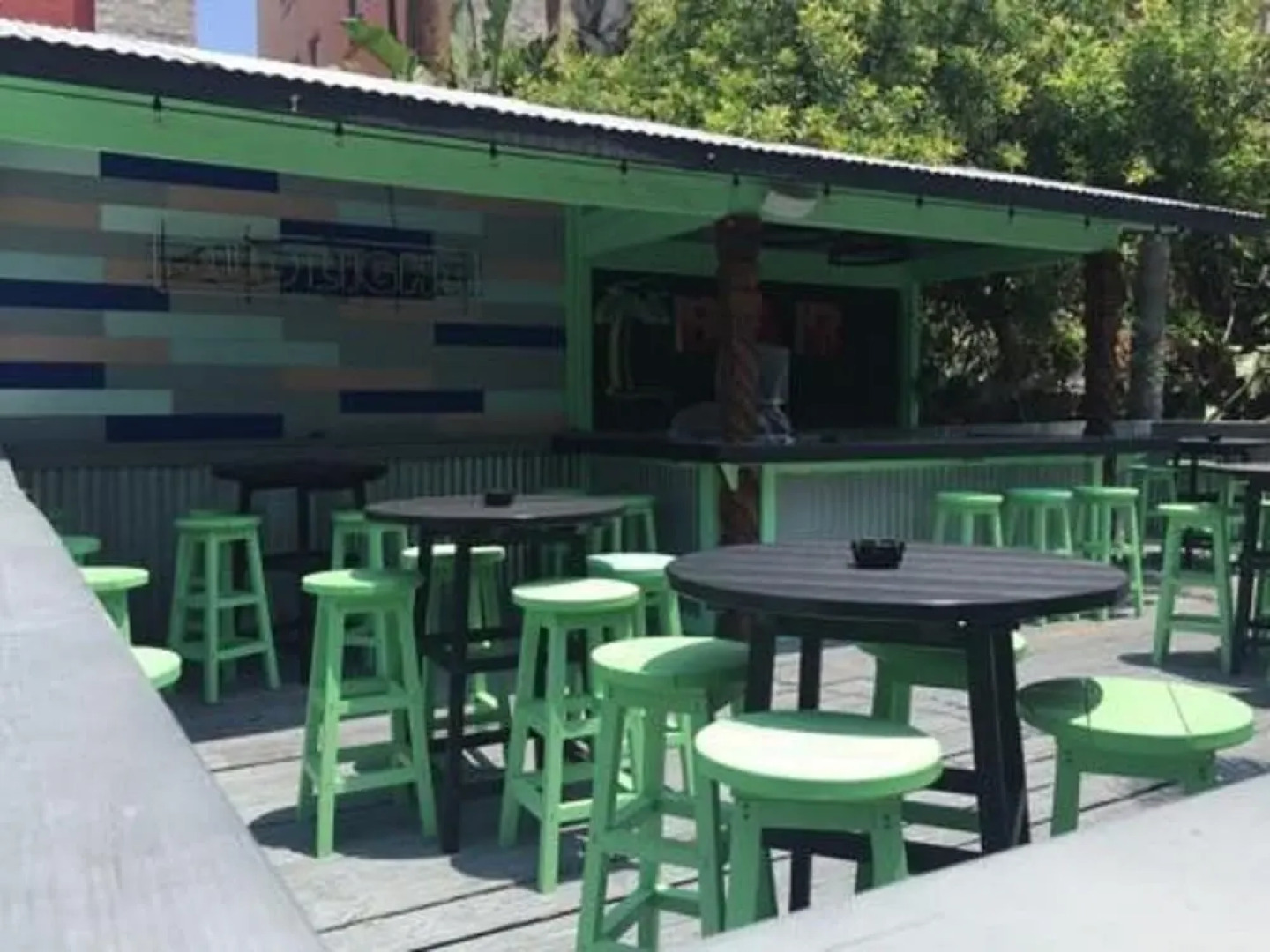 Upper Deck Hotel and Bar - Adults Only