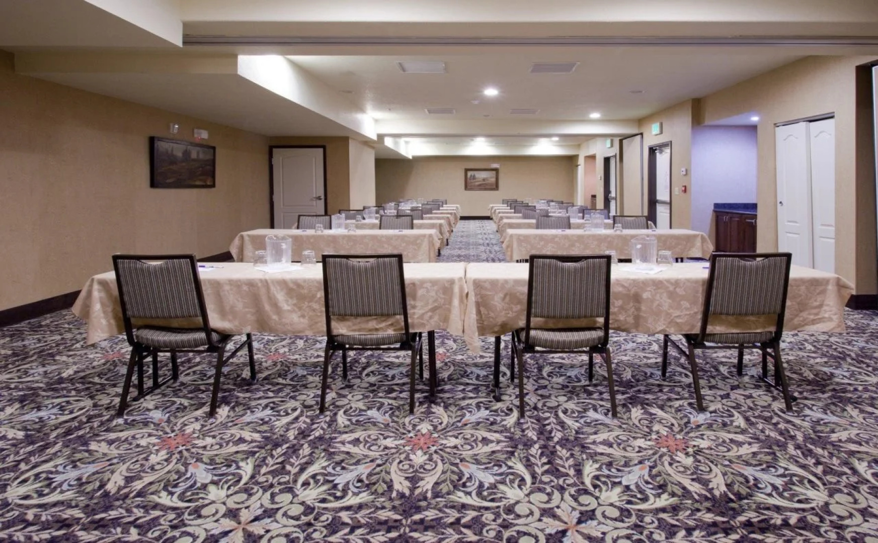 Holiday Inn Express Hotel and Suites West Valley by IHG