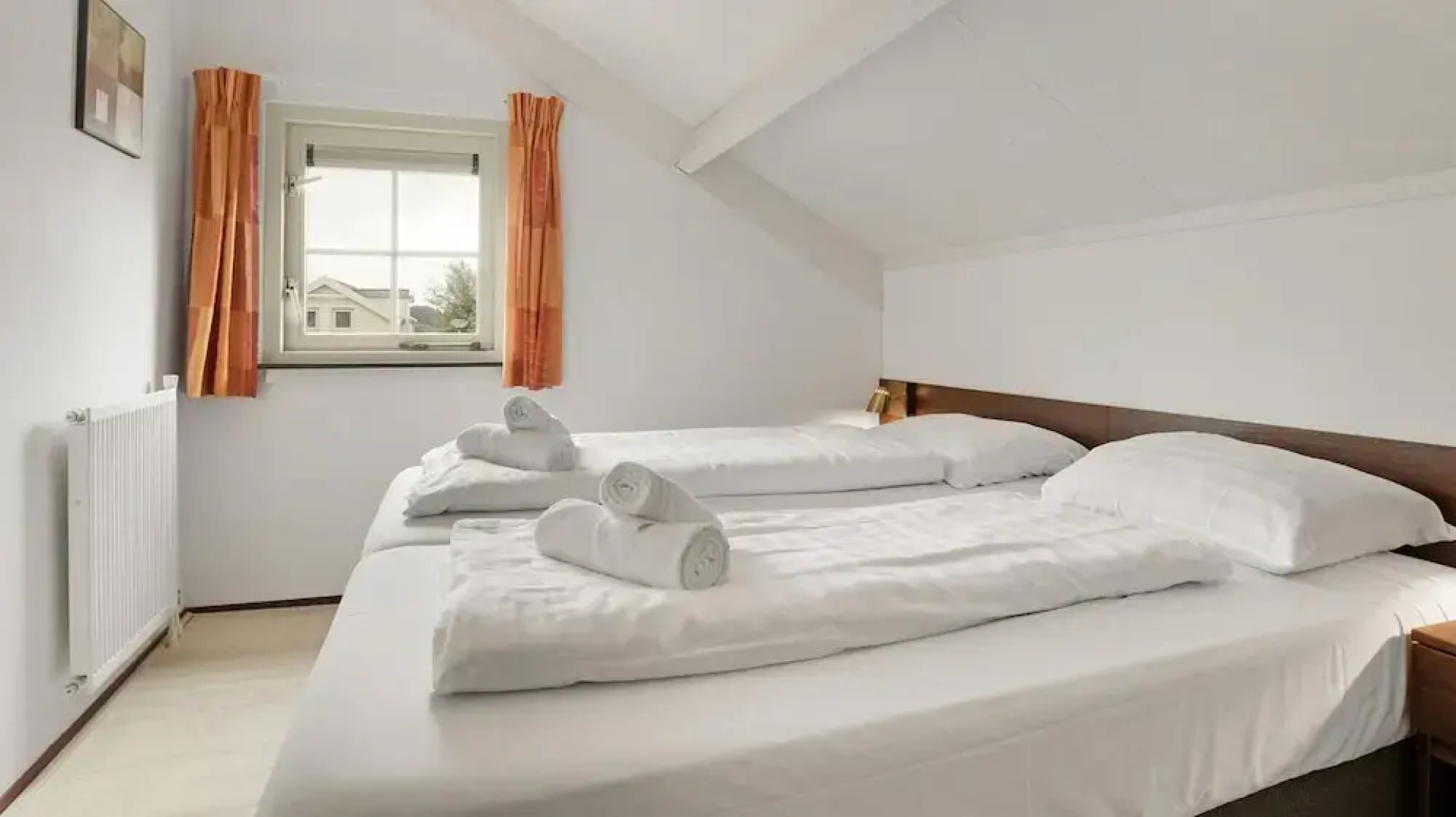 Bungalow in South Holland by the Water