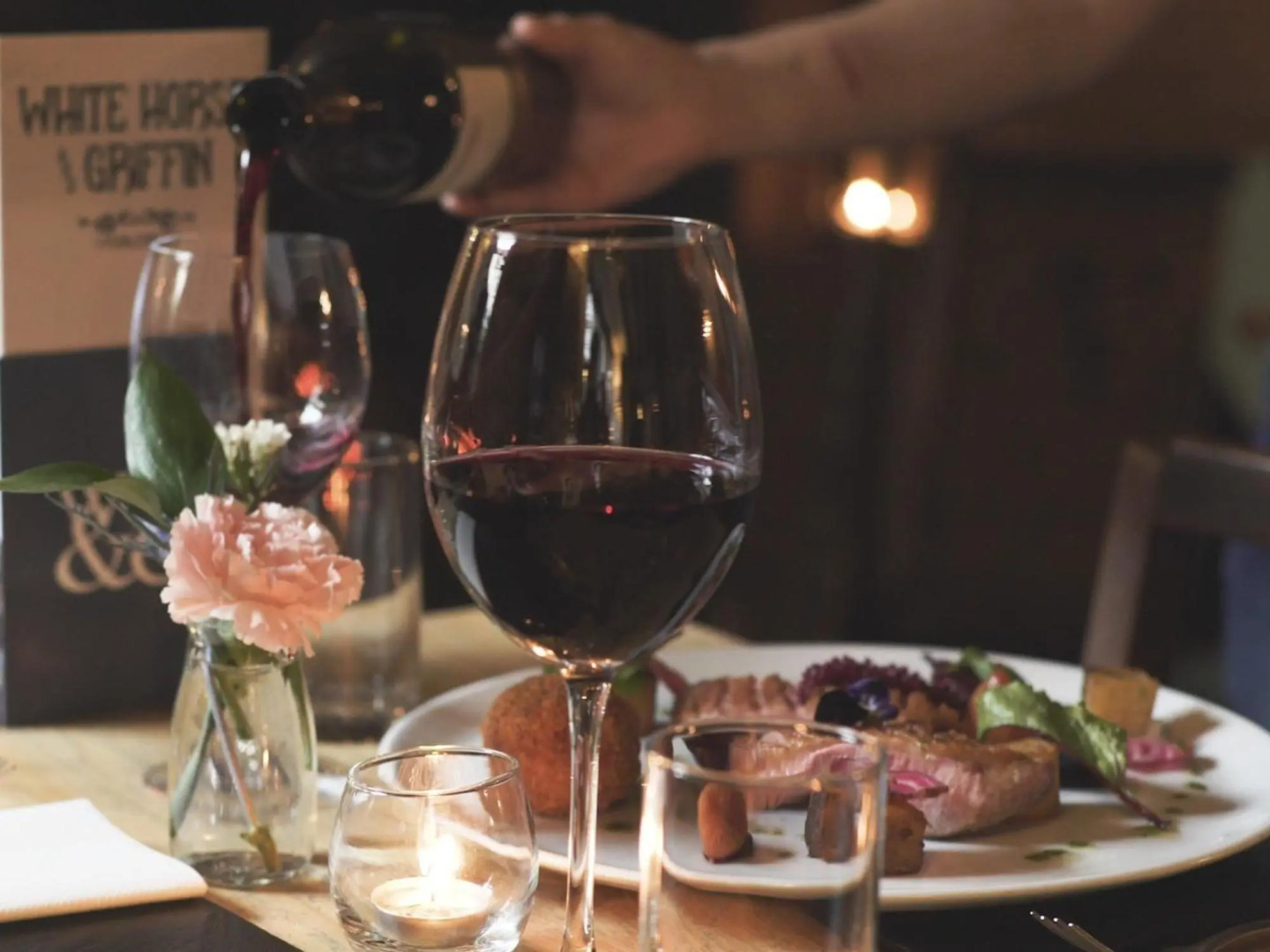 The White Horse & Griffin