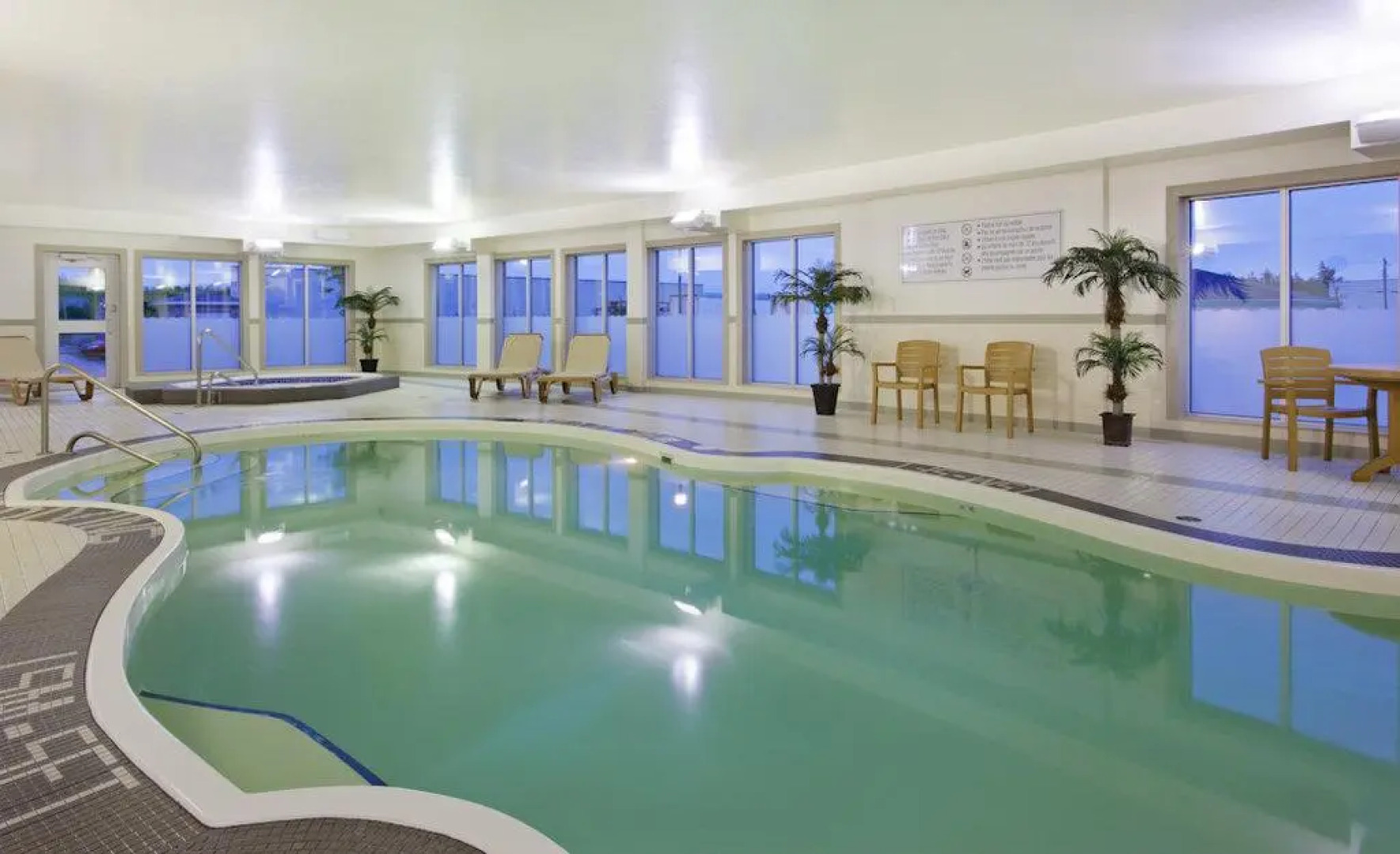 Holiday Inn Express Hotel & Suites Airport Dieppe by IHG